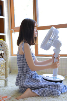 按在桌子上糟蹋视频